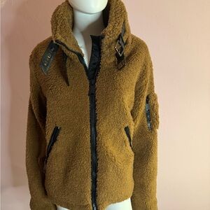 Beautiful waist collared jacket